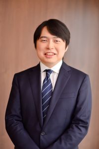 弁護士　新山慧一郎
